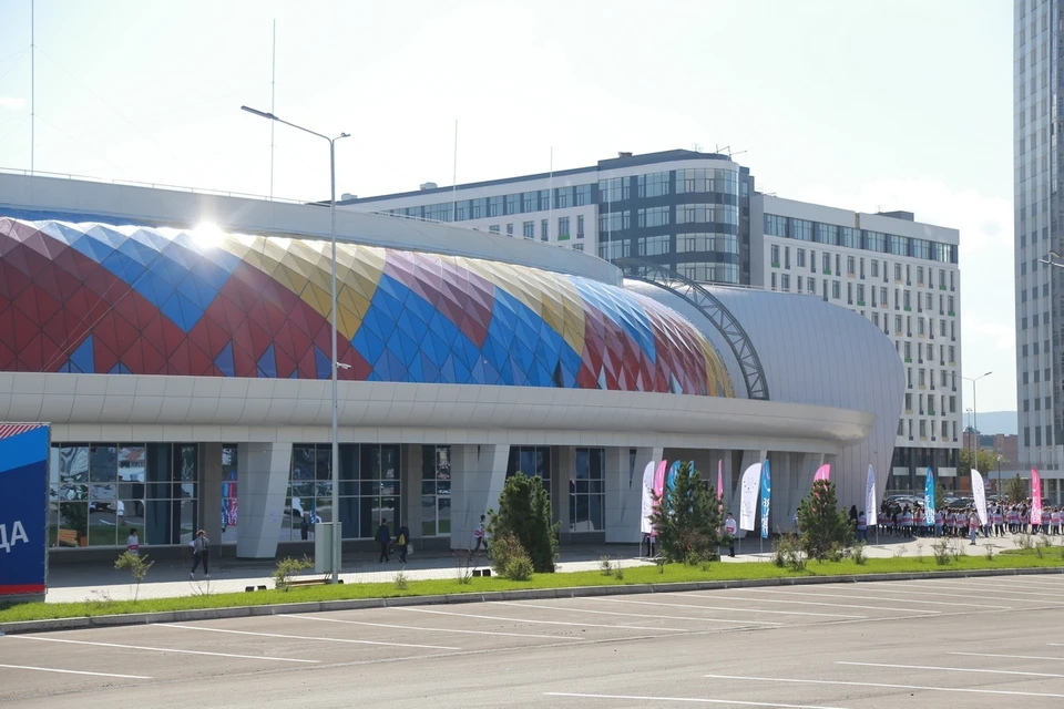 В Красноярске открылся ледовый комплекс "Кристалл арена"