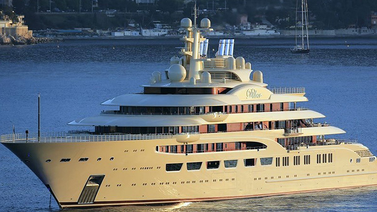 В Сочи приплыла яхта Алишера Усманова Dilbar за 480 миллионов долларов -  KP.RU