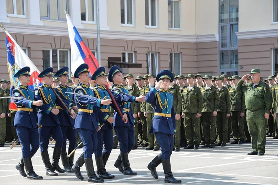 Нижегородские кадеты получили в подарок от АПЗ новый автобус. Фото: предоставлено пресс-службой АПЗ