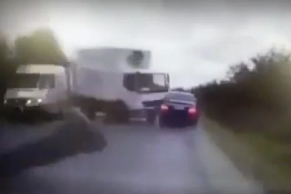Это - момент столкновения грузовика с кортежем Игоря Додона.