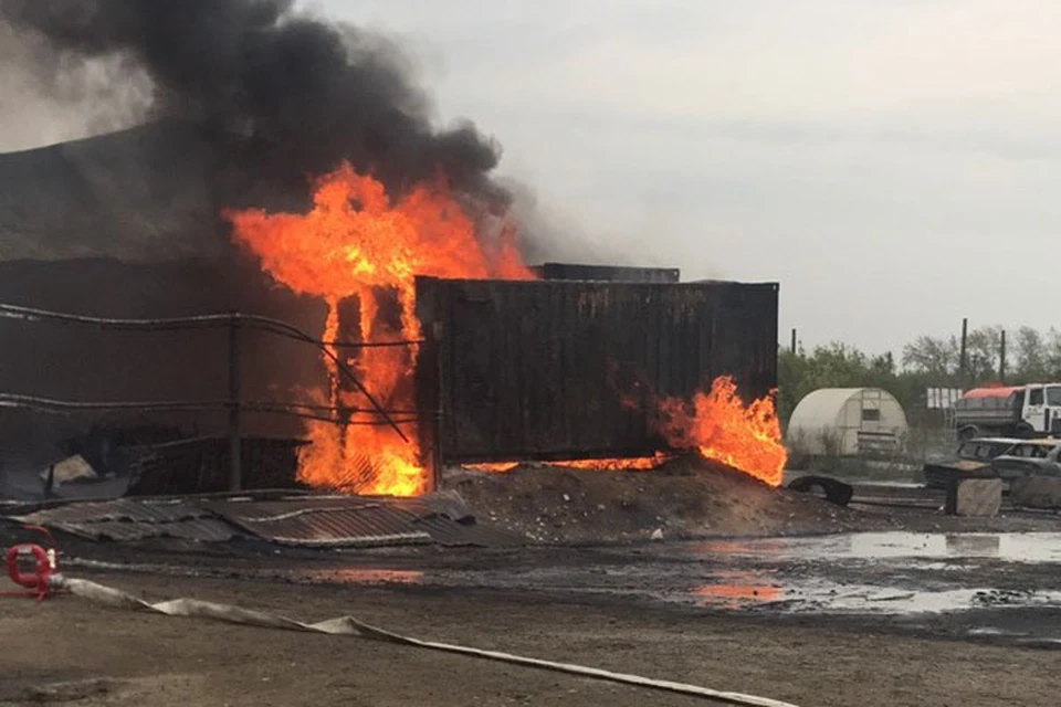 Фото: пресс-служба ГУ МЧС по Нижегородской области. Пожар поглотил 800 квадратных метров здания