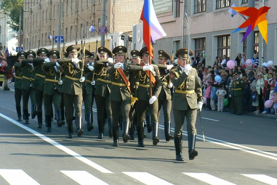 Впервые по проспекту Ленина в парадных расчетах пройдут около тысячи военнослужащих.