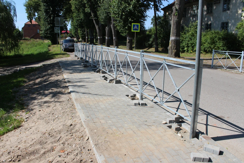 Часто тротуарные ограждения ставят даже там, где автомобильный трафик довольно слабый.