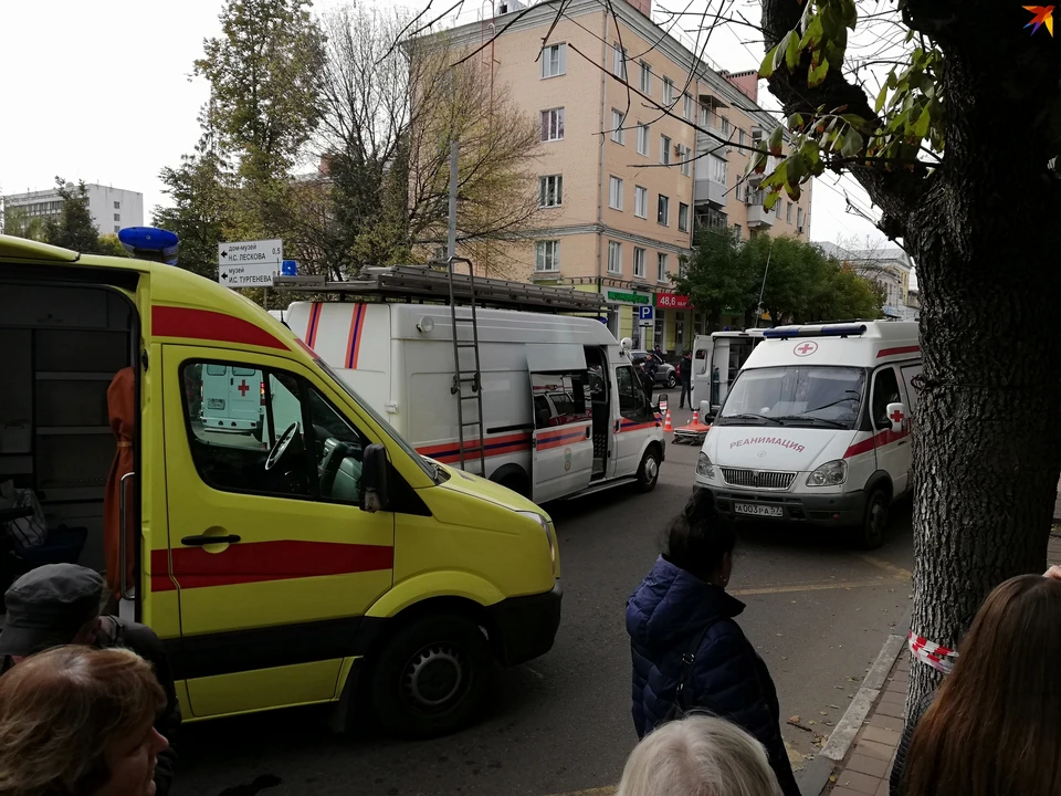 Авария произошла на остановке общественного транспорта в центре города