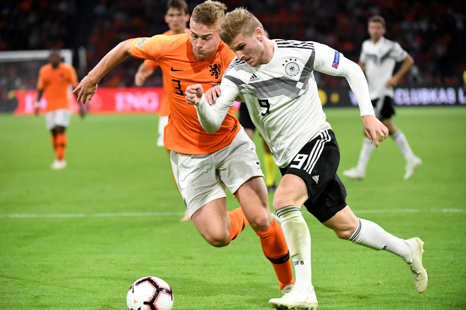 Германия уступила Голландии 0:3.