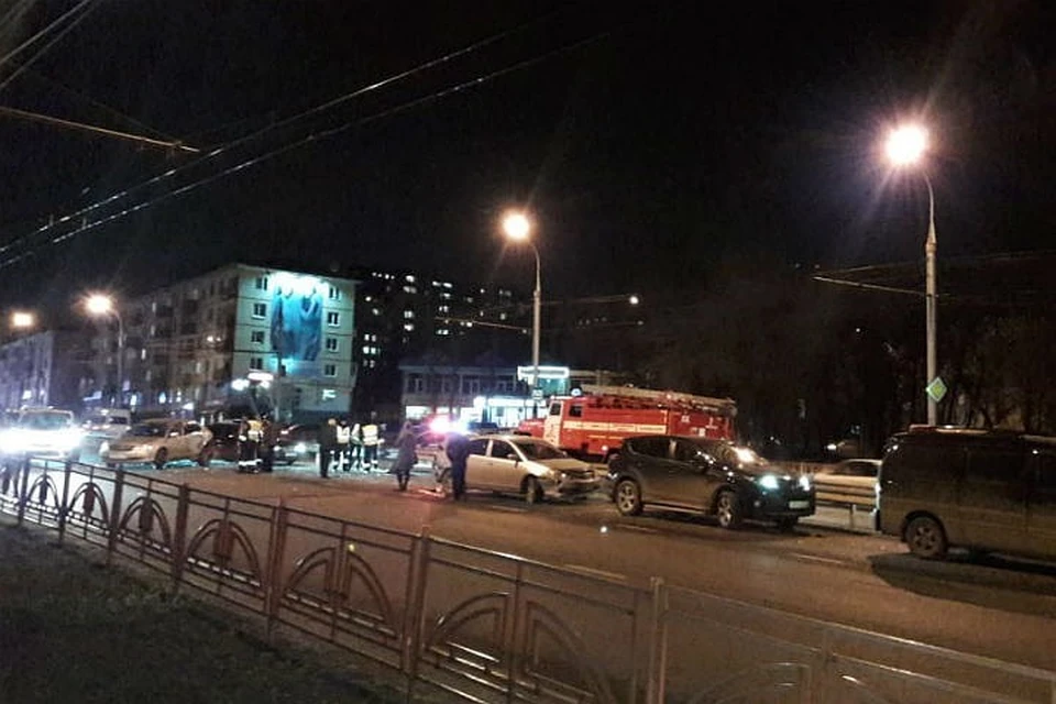Массовое ДТП в Иркутске: на улице Байкальская столкнулись 8 автомобилей и автобус