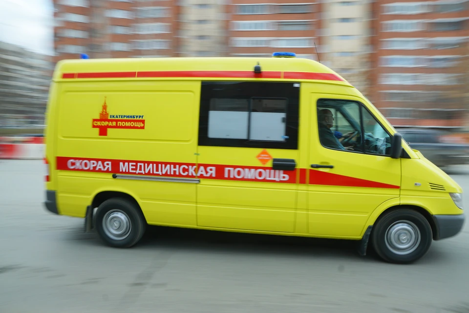 Хулиганы прыгали по его спине