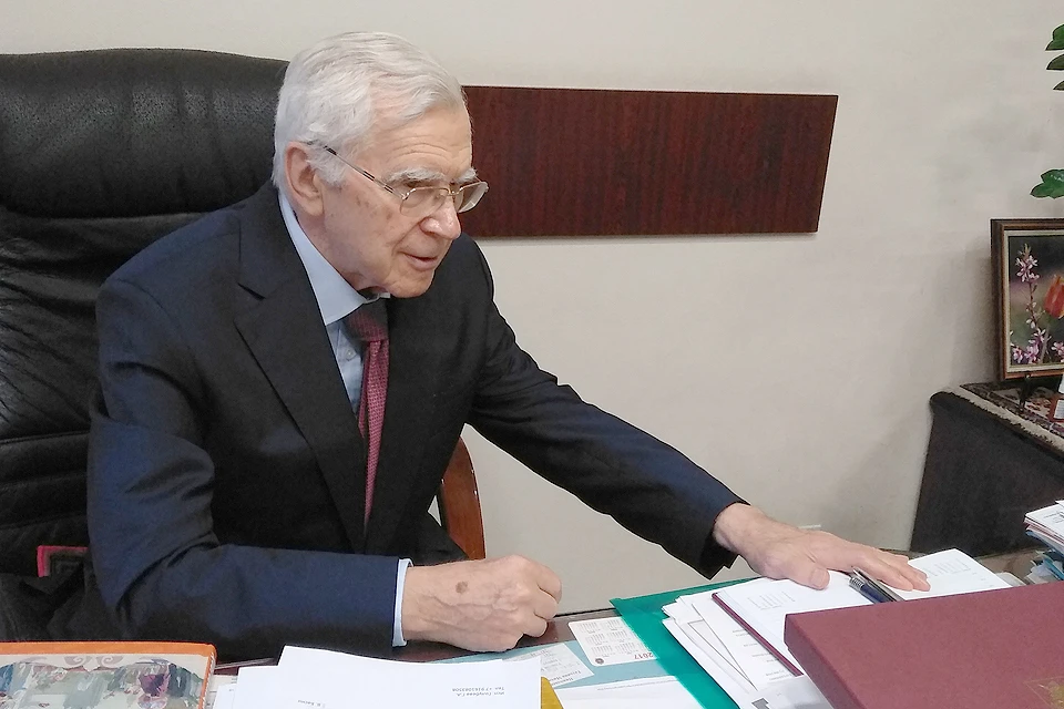 Бывший первый секретарь ЦК ВЛКСМ Борис Пастухов.