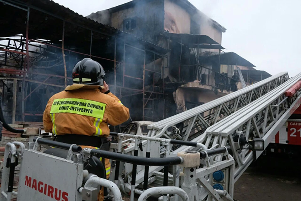 На пожаре в Мурино погибли 4 человека.