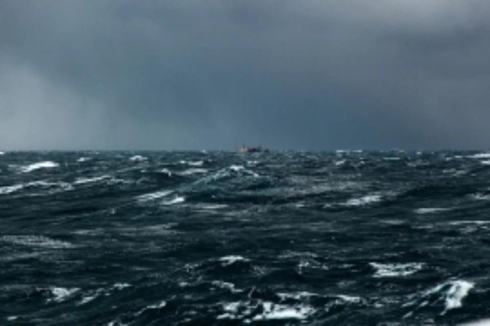 Стихийный бум: У берегов Камчатки высота волн достигнет девяти метров
