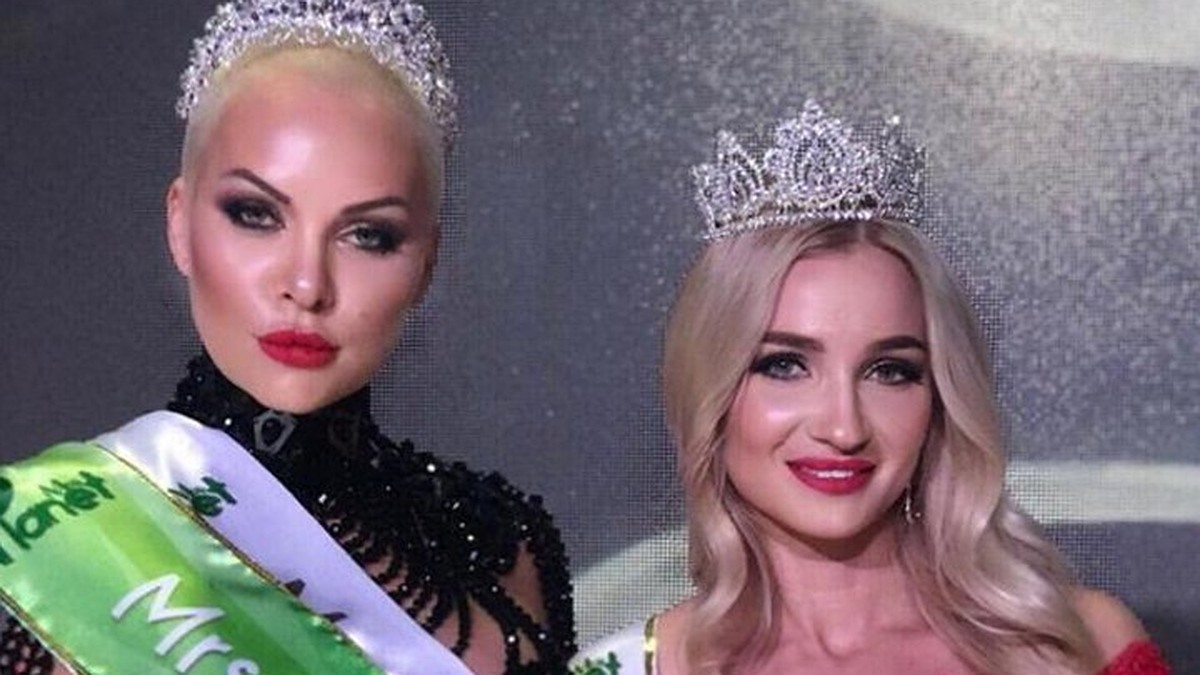 Үстінде секс әйел