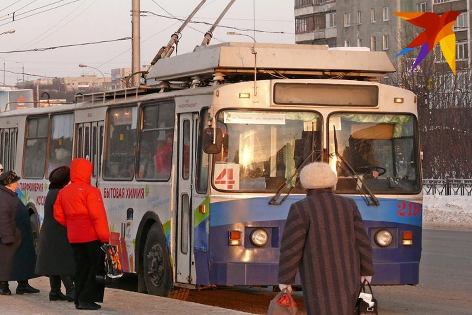 В Мурманске цена за троллейбус составит 32 рубля. По официальным данным, связано это с удорожанием топлива и тока и, как следствие, высокими затратами компании-перевозчика "Электротранспорт".