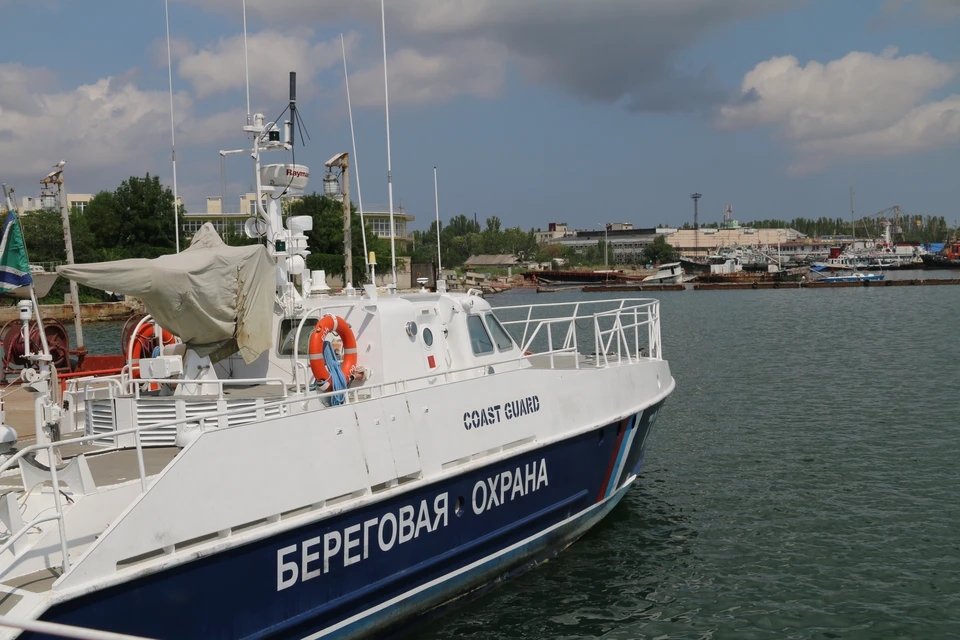 Крымские пограничники 25 ноября задержали два катера и буксир ВМСУ