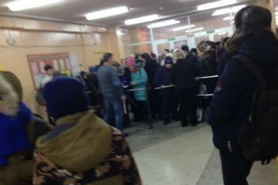 Проверка слуха: в школе Усть-Илимска с детей требовали деньги за вход. Фото: соцсети.