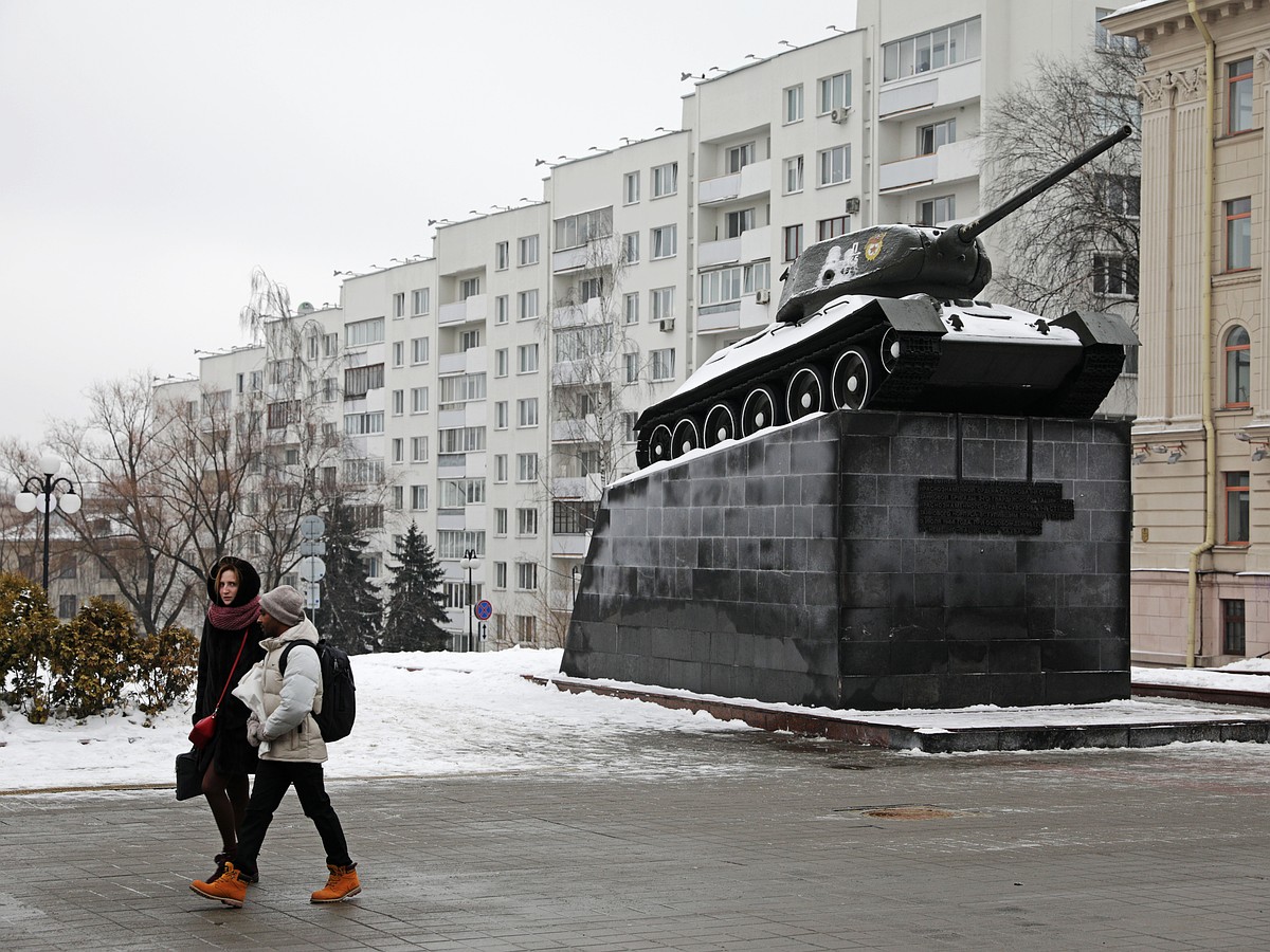 Дом у танка-памятника: квартиры на весь этаж и кухни шириной по два метра -  KP.RU