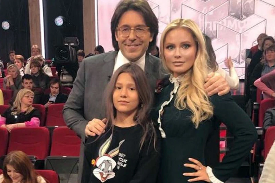Дане Борисовой пришлось успокаивать фанатов после того, как они засыпали знаменитость вопросами о ее дочке