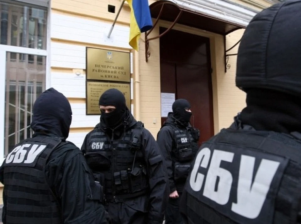 Вербуют "кнутом и пряником". ФОТО: Пресс - служба СБУ.