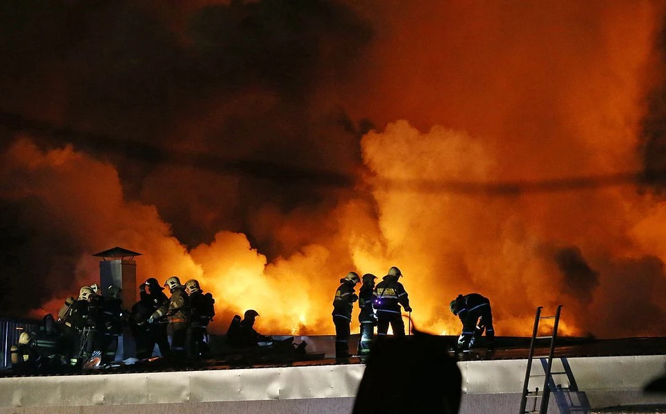 Два человека погибли при пожаре в Москве. Фото: Артем Коротаев/ТАСС