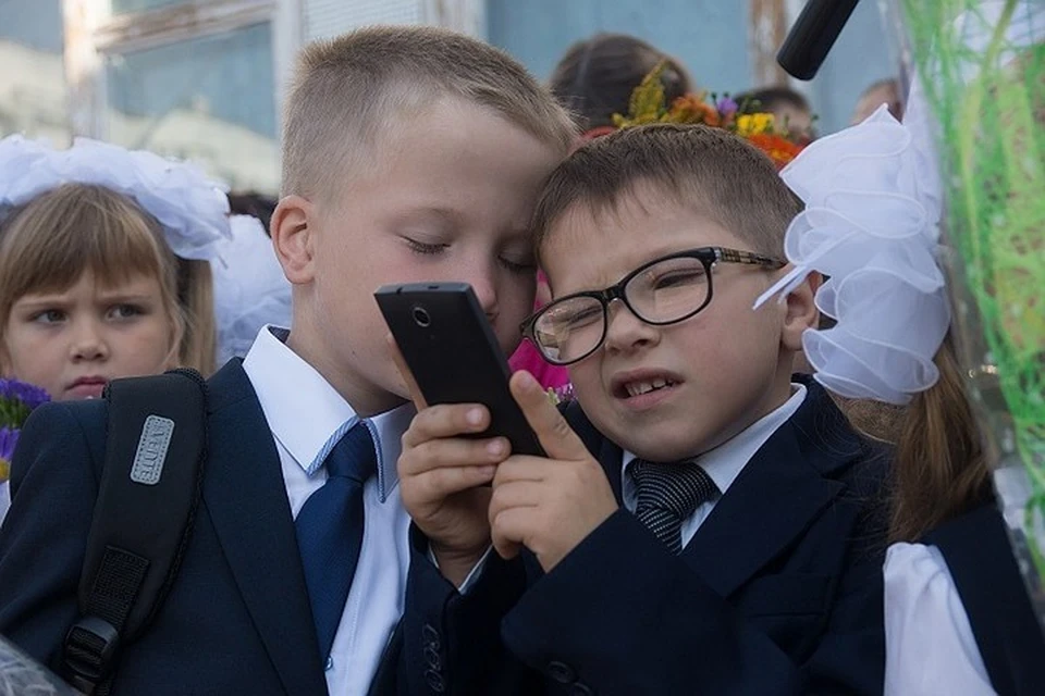 Ученикам хабаровской гимназии запретили пользоваться телефонами во благо знаний