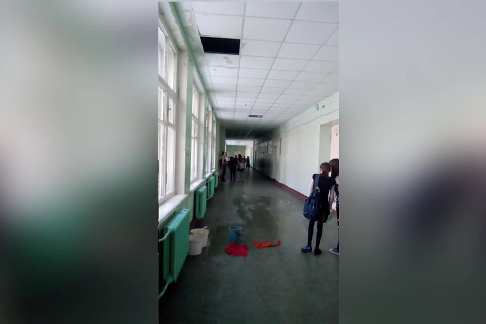 Заледеневшая крыша затопила нижегородскую школу