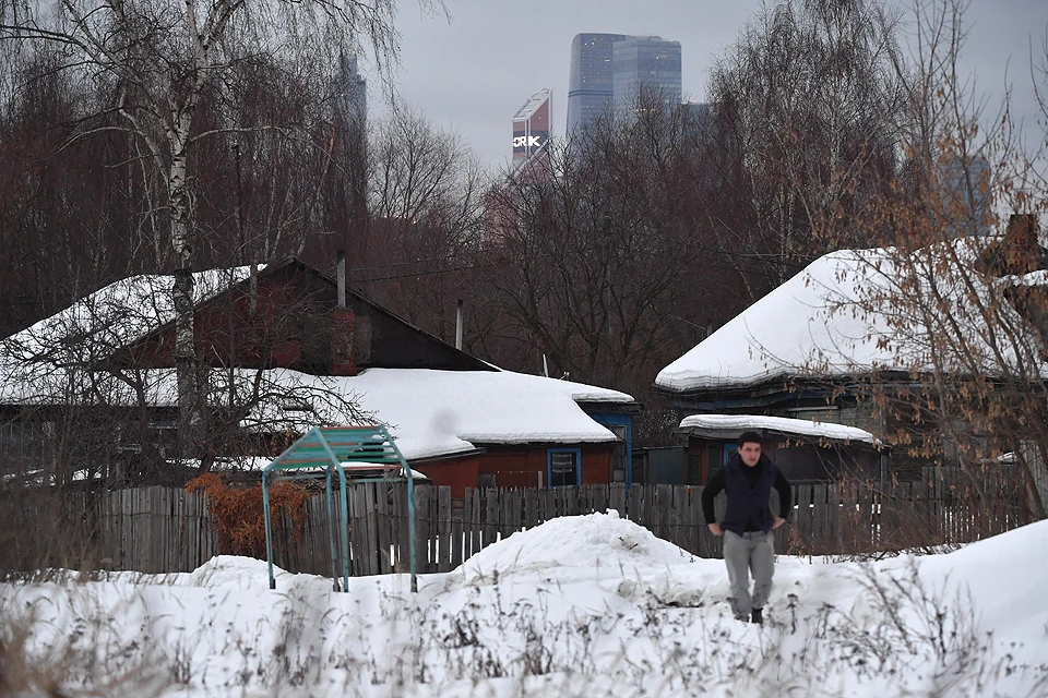 Вид на Москва-Сити из столичной деревни Терехово.