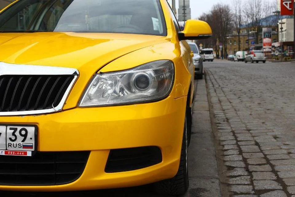Желтых автомобилей с шашечками на улицах, увы, не становится больше.