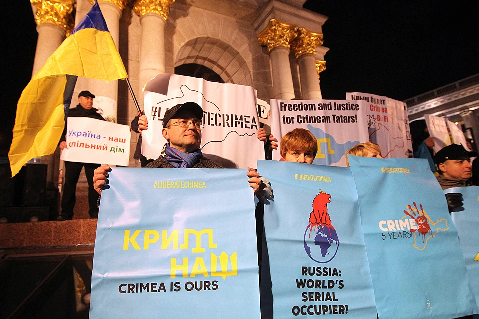 Пикет у Площади Независимости в Киеве в пятую годовщину "Русской весны" в Крыме. Фото Zuma\TASS