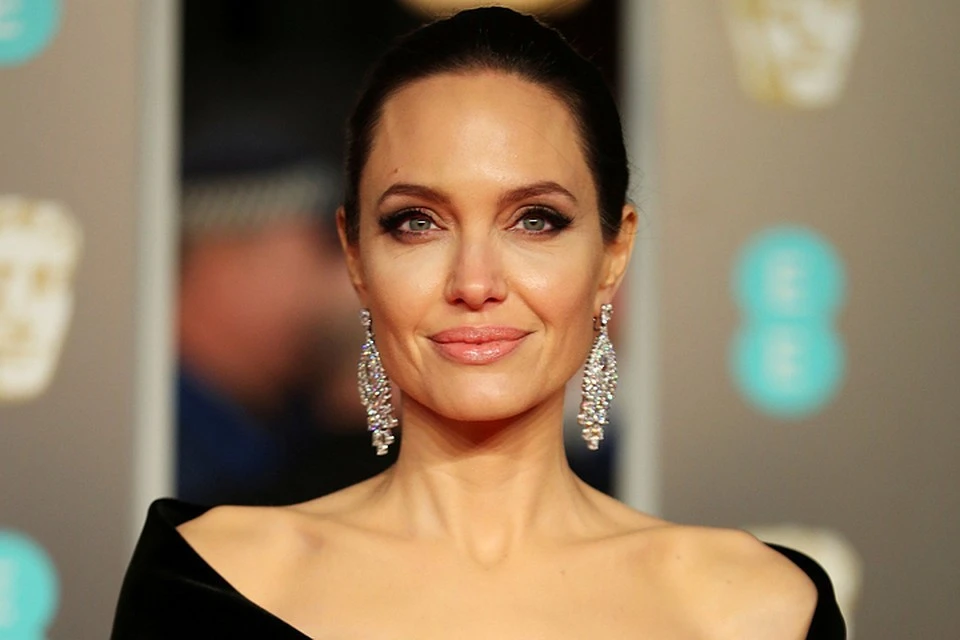 На смелый поступок сестру и ее братьев вдохновила актриса Анджелина Джоли
