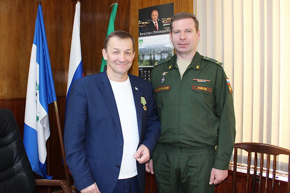 Мэру Киренского района вручили юбилейную медаль «100 лет военным комиссариатам»