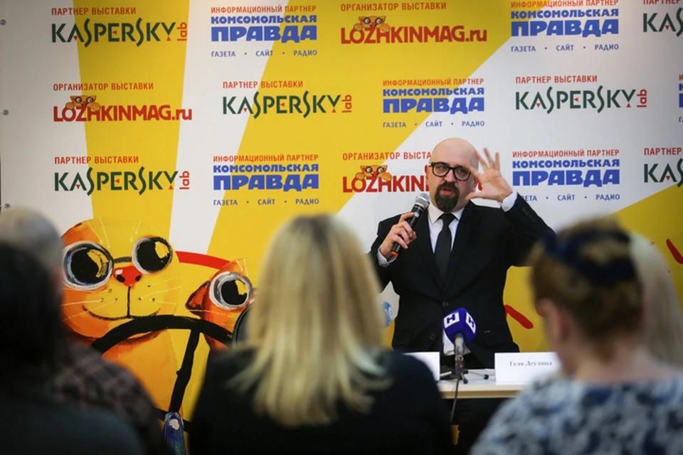 «Жена ругается: зачем мертвых на стену повесил?»: Вася Ложкин рассказал о своем любимом художнике, феномене успеха и новой выставке в Нижнем Новгороде