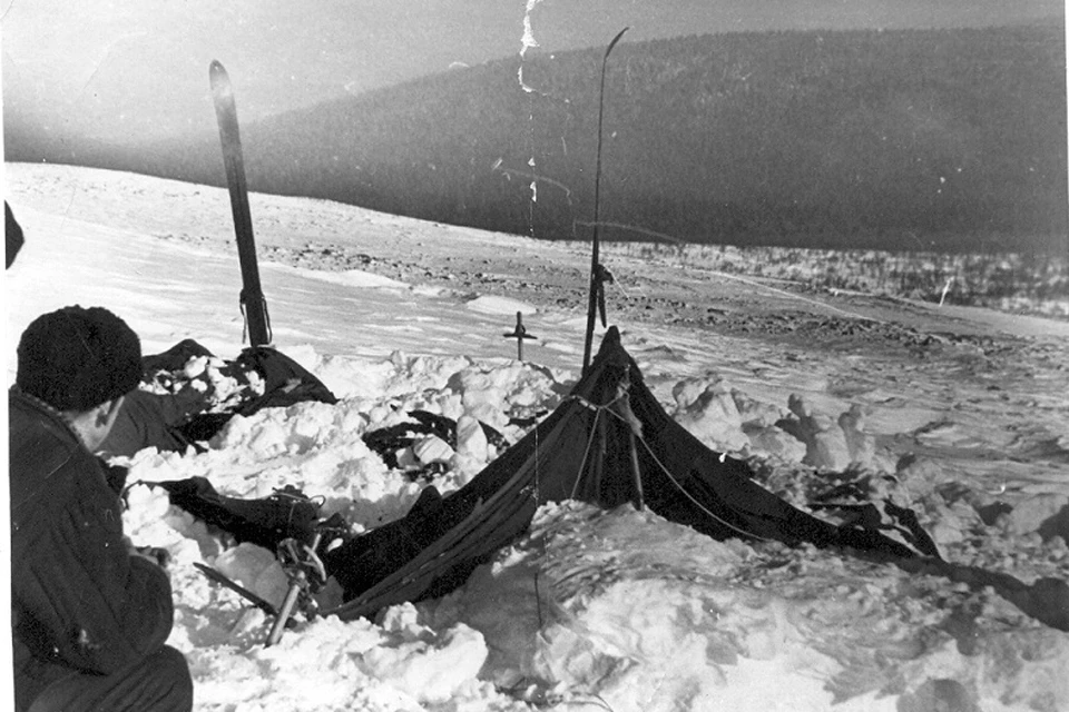 По мнению Михаила Орешеты, палатку группы Дятлова просто замело поземкой - никакой лавины в ту роковую ночь не было. Фото: vk.com/club168132476