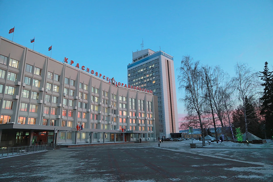 В Красноярске пироманы закидали здание мэрии бутылками с коктейлем Молотова