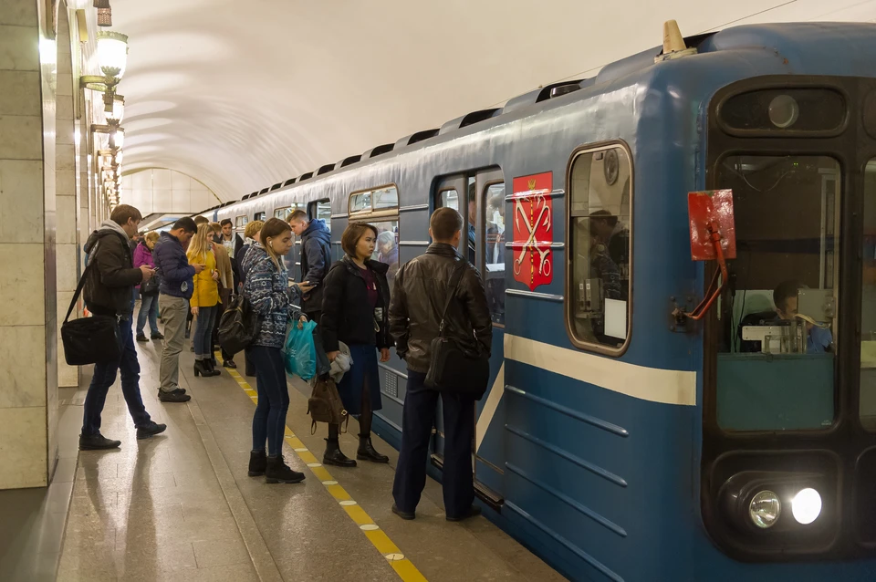 Картинки в метро в вагоне