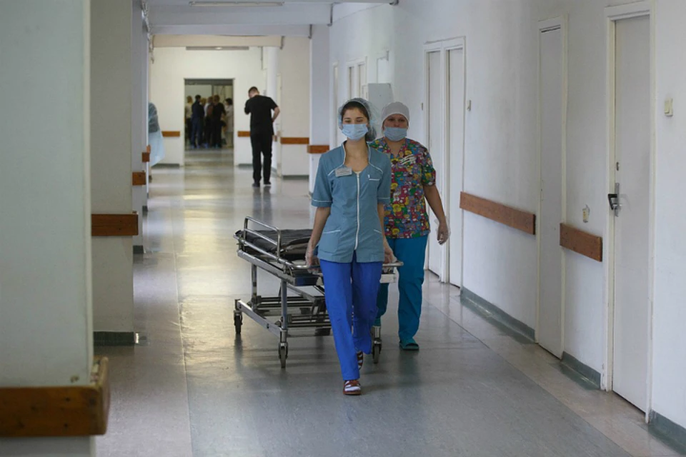 Не испугалась и пожаловалась: работников больницы в Вяземском «разжаловали» из санитарок в уборщицы