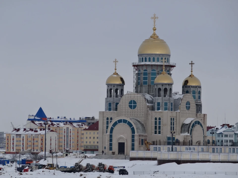 Открытие храма в салехарде. Собор Преображения Господня Салехард. Строящийся храм в Салехарде. Салехард храмовый комплекс. Салехард храмовый комплекс Преображения Господня.