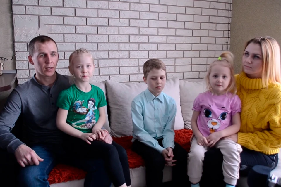 Семья может потерять дом, который строили почти восемь лет. Кадр с видео канала Shadr.info
