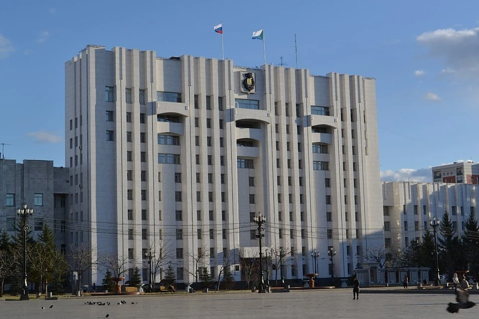 В правительстве Хабаровского края прошли обыски из-за дела о хищении 10 миллиардов рублей