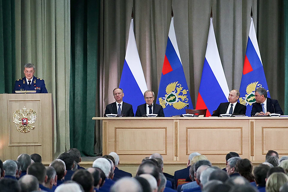 Президент говорил о борьбе с коррупцией - Чайка тезис разворачивал. Фото: Сергей Савостьянов/ТАСС