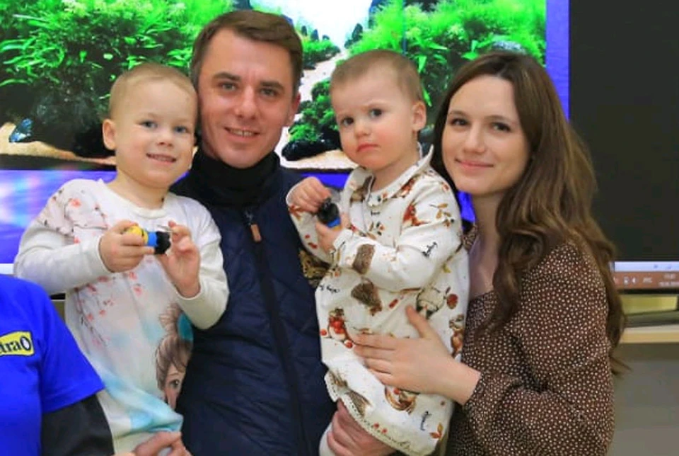Актёр Игорь Петренко впервые показал своих младших детей от нового брака.