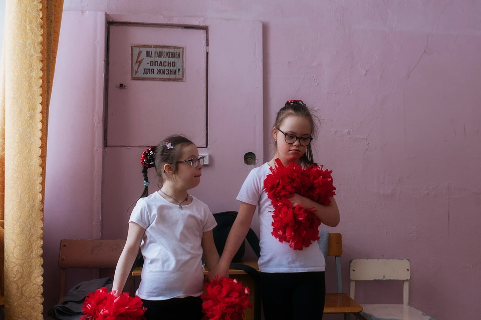Варя (слева) и Марьяна - единственные в Самарской области чирлидерши с синдромом Дауна