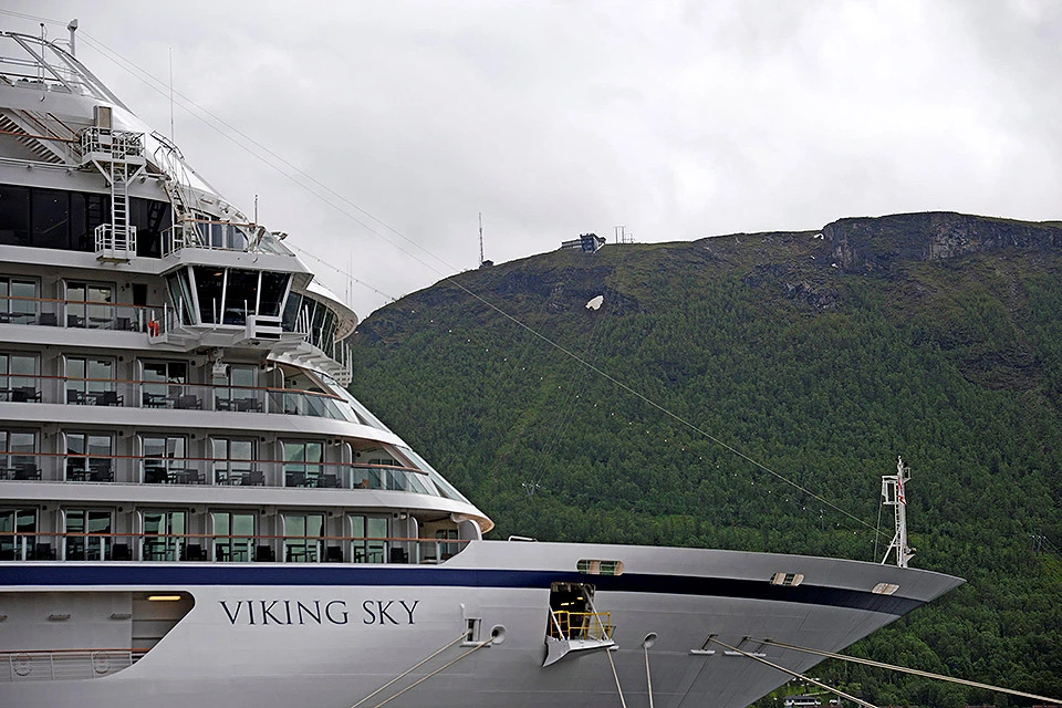 Круизный лайнер Viking Sky.