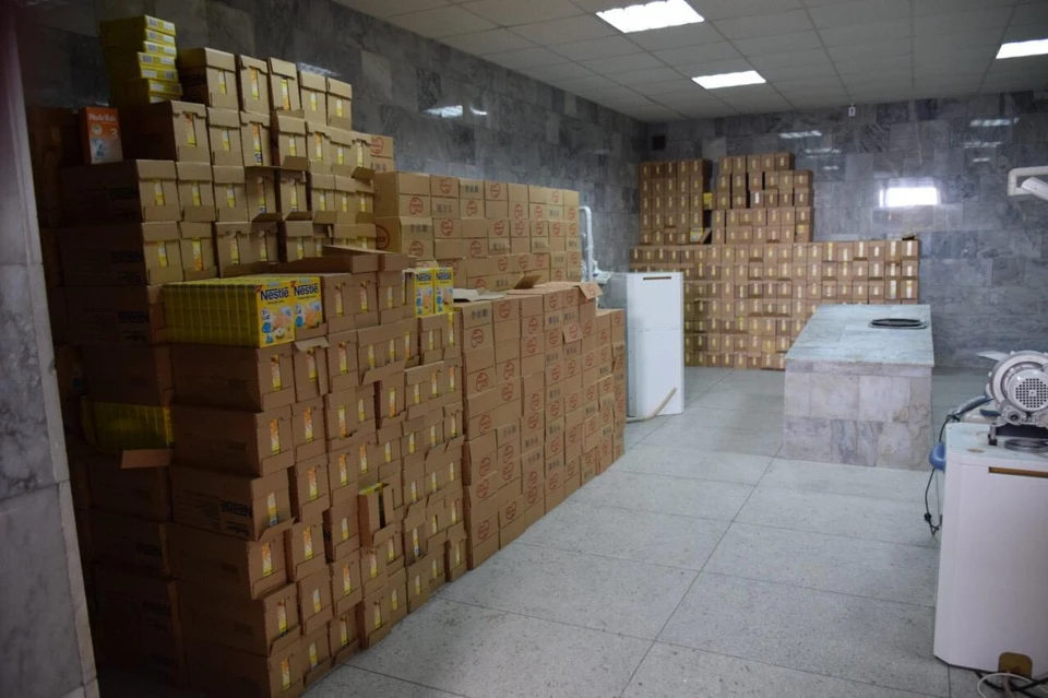 Югорский депутат насчитал в морге порядка 3-х тонн коробок с детским питанием стоимостью около 1,5 миллионов рублей. Фото окружного департамента здравоохранения
