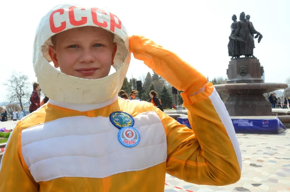 С Днем космонавтики!