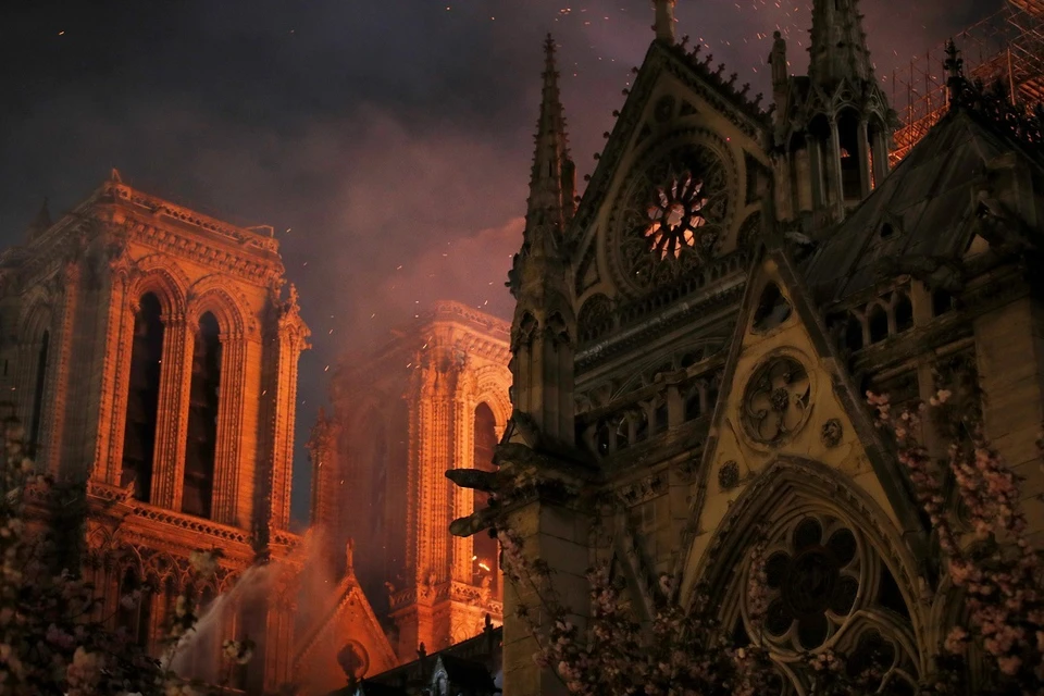 Пожар в Соборе Парижской Богоматери вспыхнул через пять минут после того, как церковь закрыли для посетителей