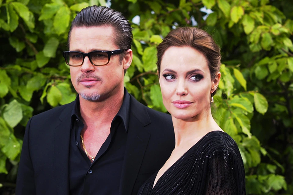Анджелина Джоли официально расторгла брак с Брэдом Питтом и избавилась от его фамилии.