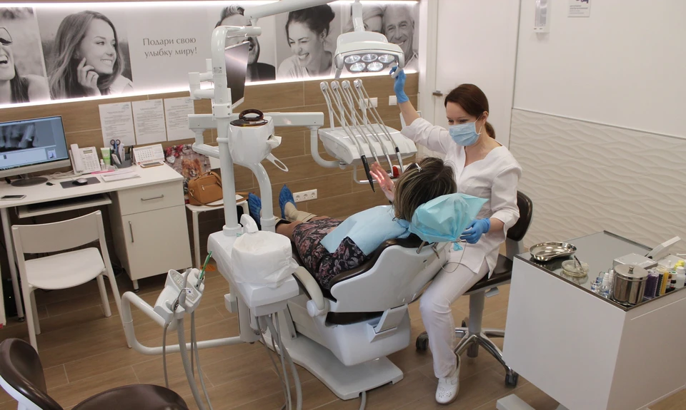 Пациент в кресле стоматолога в клинике на ул. Вокзальная