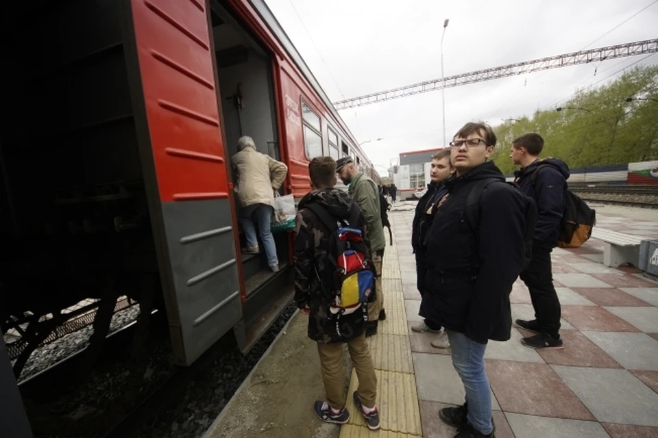 Студенты получат право на бесплатный проезд в электричках Ленобласти