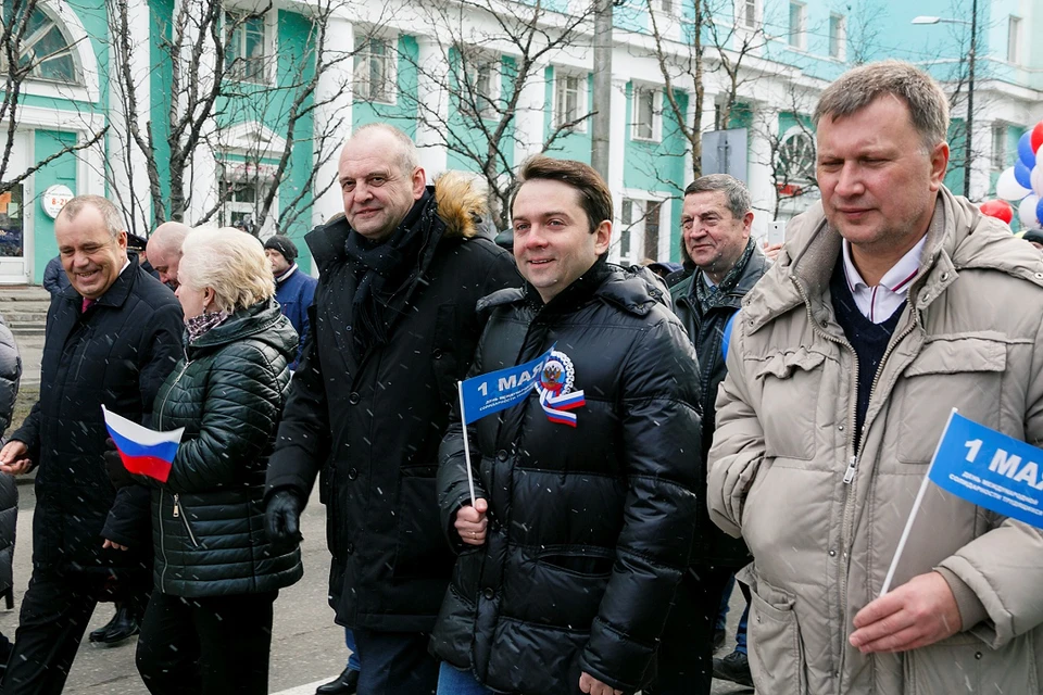 Андрей Чибис впервые за много лет вышел на первомайскую демонстрацию. Фото: Правительство Мурманской области