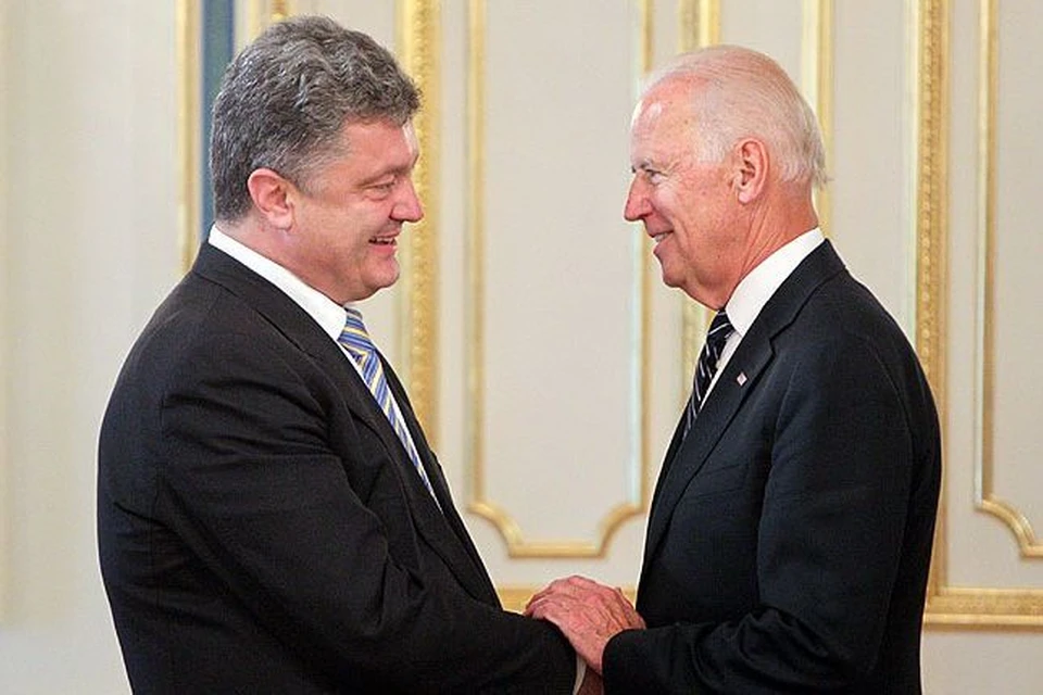 Петр Порошенко и Джо Байден на встрече в Киеве в июне 2014 года