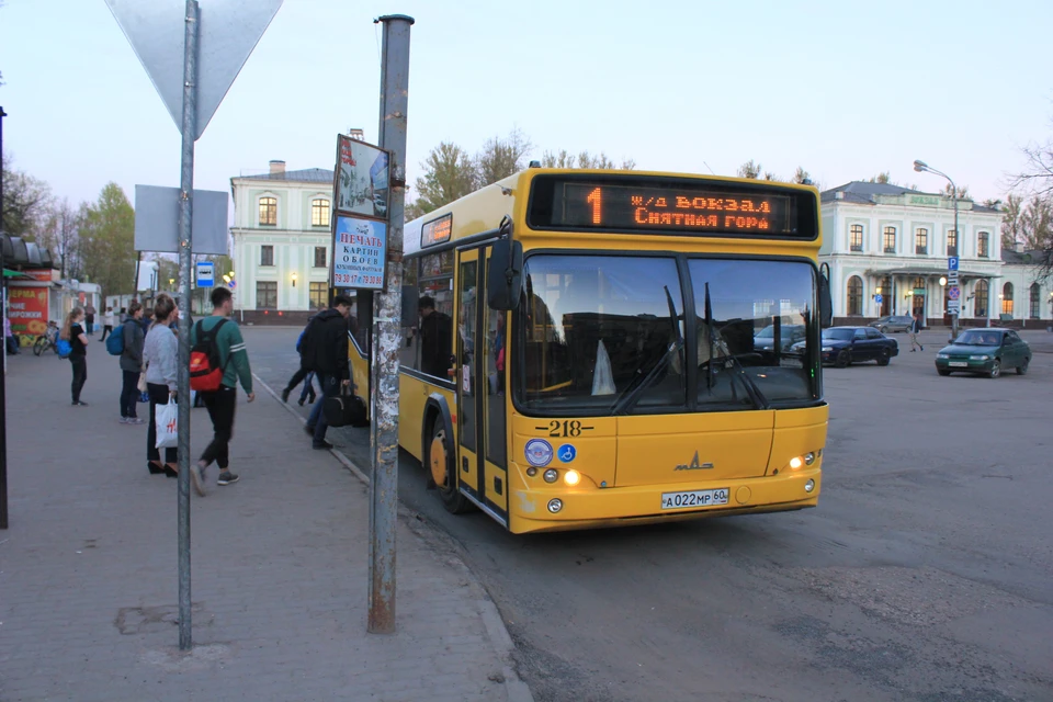 Автобусам на День Победы придется изменить свои маршруты из-за перекрытых улиц.